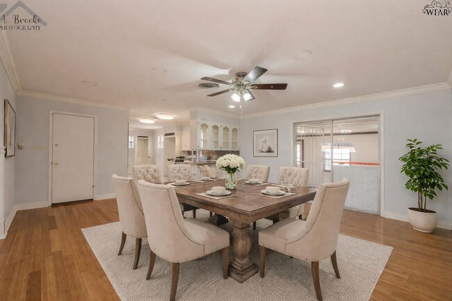 Building Photo - 2725 Devon Rd