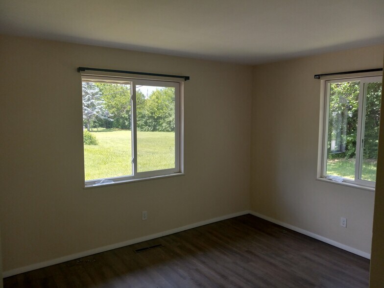 Building Photo - 3856 Longridge Dr