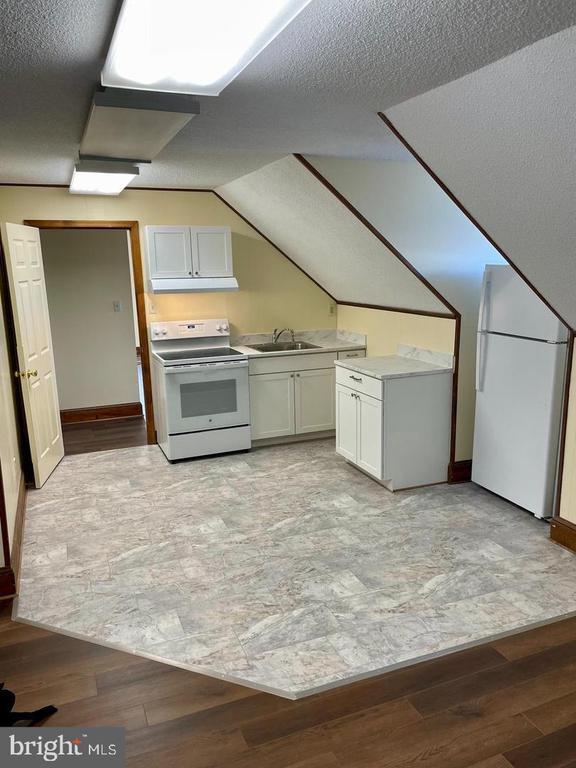 Building Photo - 519 Winchester Ave