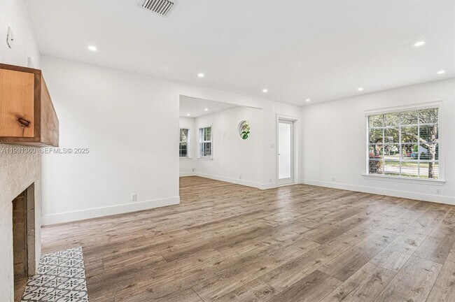 Building Photo - 3002 Segovia St