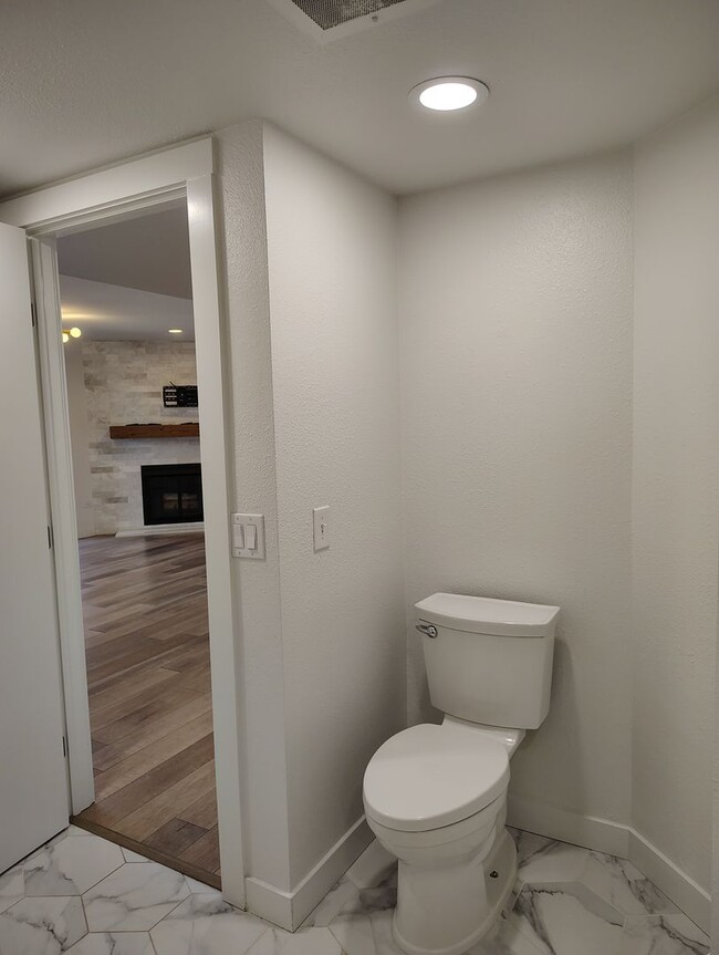 Building Photo - Gorgeous 1 Bedroom in Cherry Creek