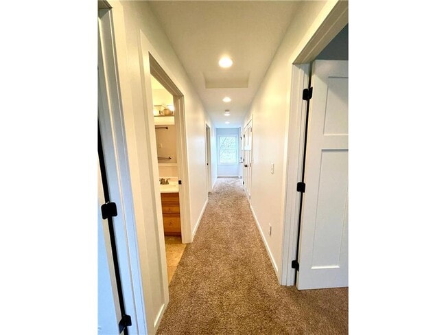 Building Photo - 403 Monroe Ave S