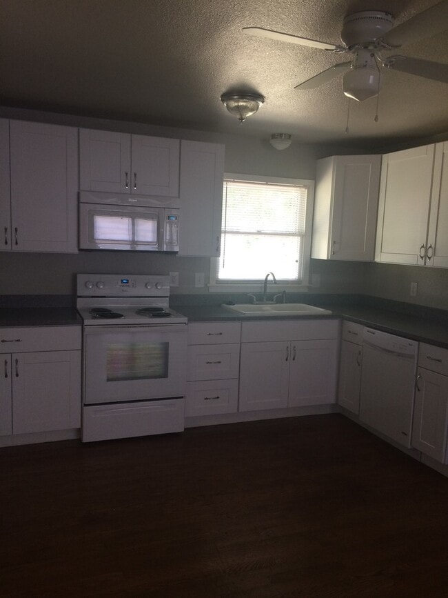 Building Photo - 3/2/1