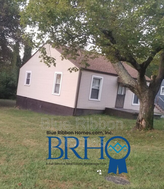 Building Photo - 3213 Shields Ave