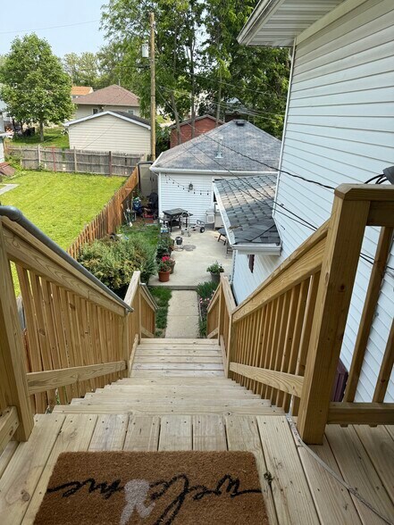 Building Photo - 809 Croghan Ave
