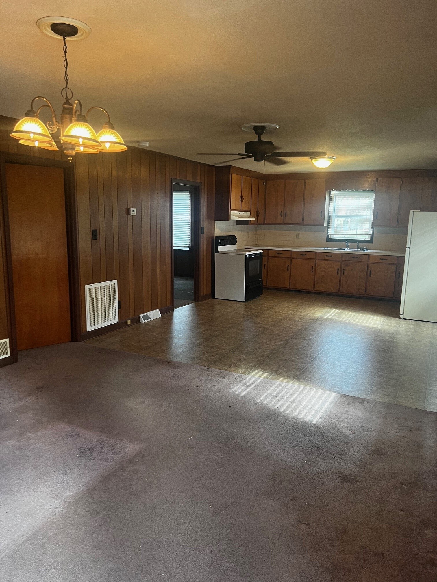 Kitchen - 176 Hardwood Ln