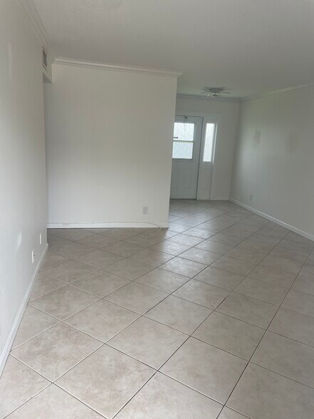 entry view - 8 SE 19th Ave