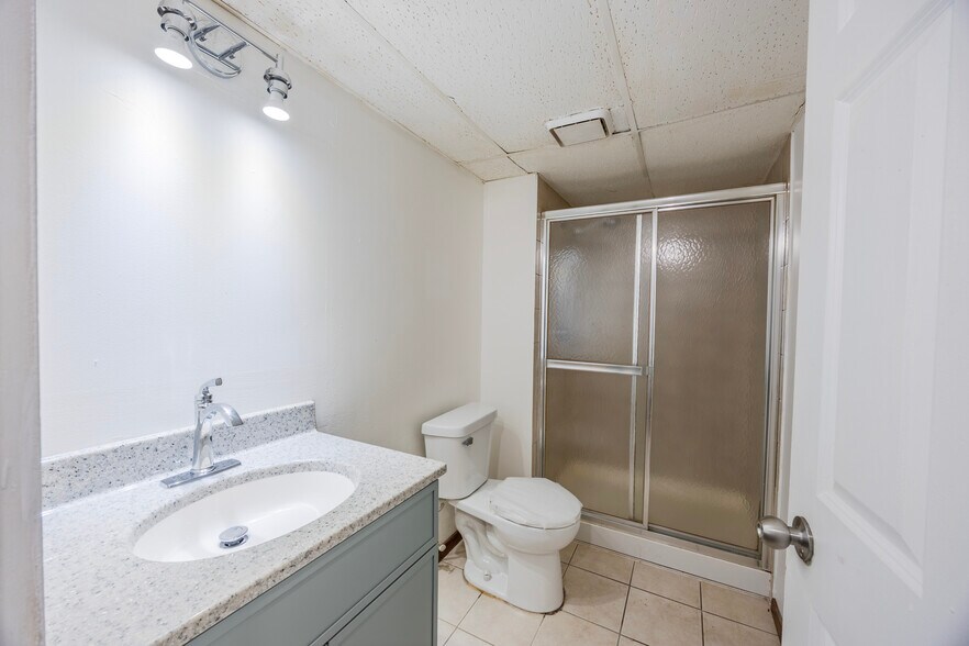 Building Photo - 5751 Xerxes Ave S