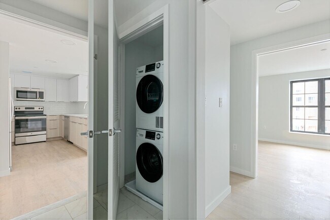 Building Photo - 10 Soden St