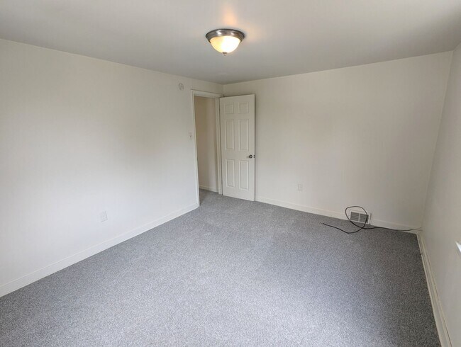 Building Photo - 3 Bedroom Single Family Home (Perry Hilltop)
