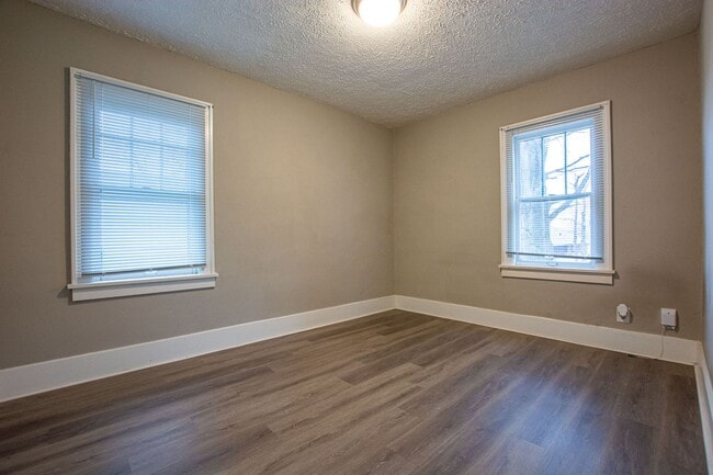 Building Photo - 2 Bedroom / 1 Bath Home located near Askar...