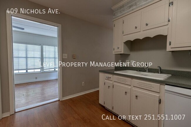 Building Photo - 409 Nichols Ave