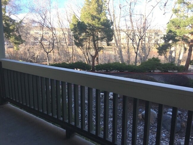 Building Photo - Reno Riverfront Condo - 2 Bedroom - Cat Fr...