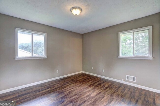 Building Photo - 10119 Port Royal Ct