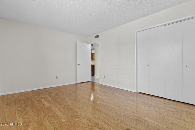 Building Photo - 1725 N Miller Rd