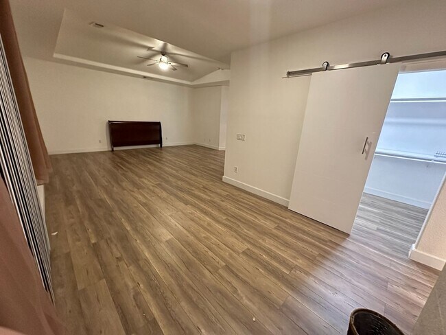 Building Photo - 5701 W Country Ave