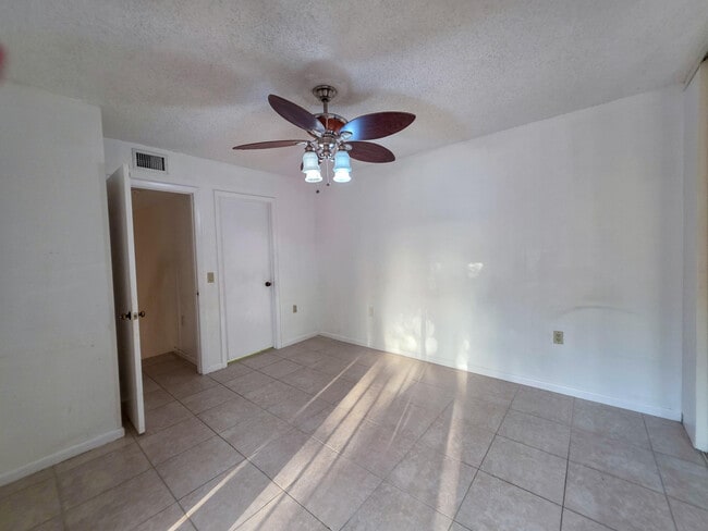 Building Photo - 832 Blue Ridge Cir