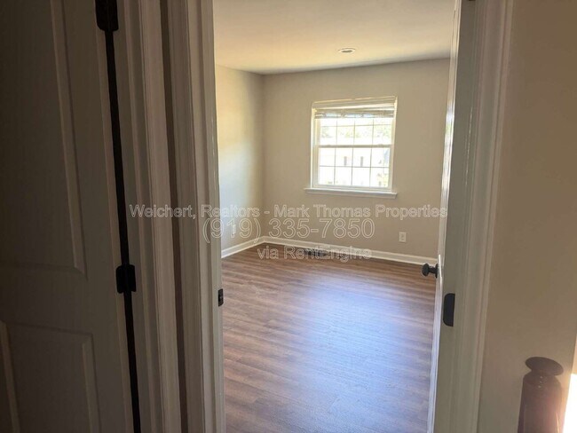 Building Photo - 208 Bridgefield Pl