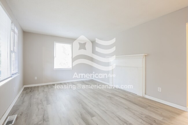 Building Photo - 702 E Orr St
