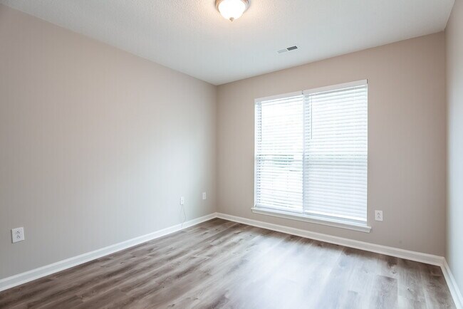 Building Photo - 5136 Haybridge Rd