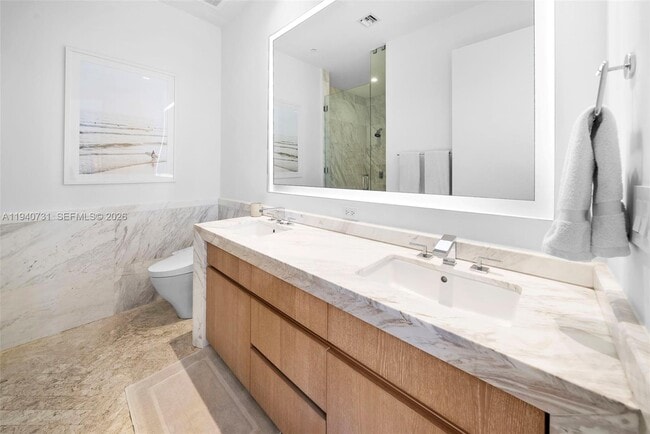 Building Photo - 2831 S Bayshore Dr