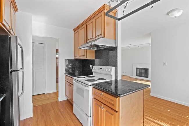 Building Photo - 558 Walnut Dr
