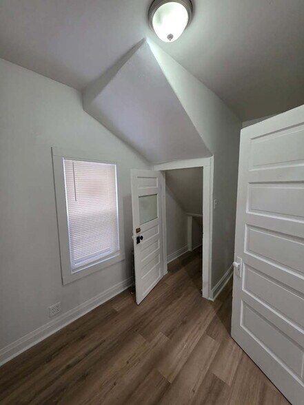 Building Photo - 3745 W Diversey Ave
