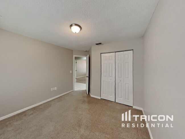 Building Photo - 3621 71st Terrace E