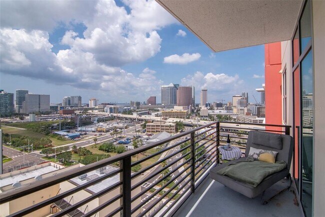 Building Photo - 1120 E Kennedy Blvd