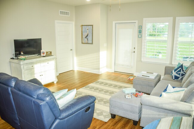 Building Photo - 108 Canvas Ln