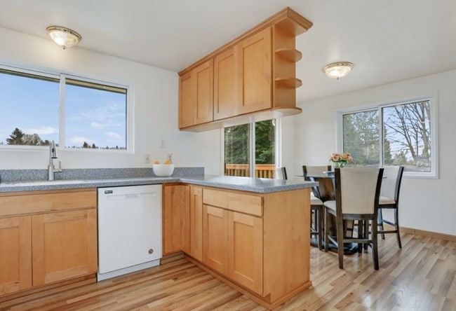 Building Photo - Beautifully Updated 4BR Split-Level Home i...