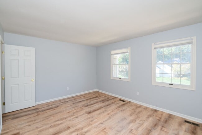 Building Photo - 5 bedroom / 2.5 bathroom Home for Rent in ...