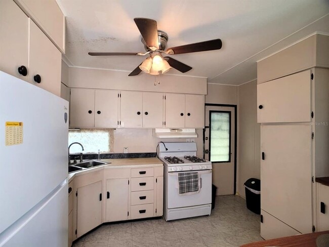 Building Photo - 407 51st Ave Terrace W