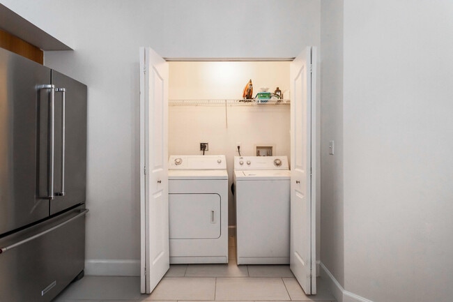 Building Photo - 250 NE 3rd Ave