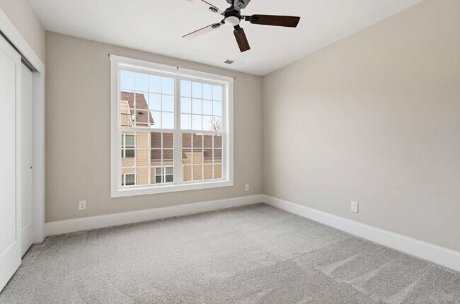 Building Photo - Luxury Townhome with Elevator and Rooftop Terrace