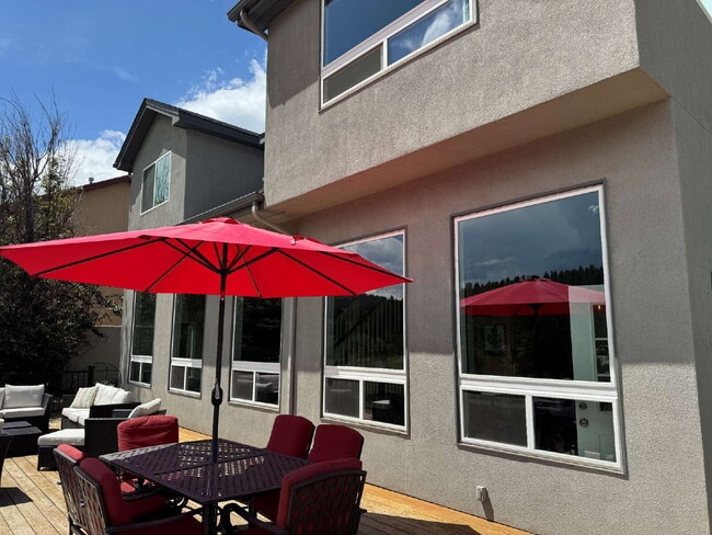 Building Photo - "Charming 4-Bed Oasis with 3 Full Baths and 2,275 Sq Ft of Comfort in Evergreen, CO!"
