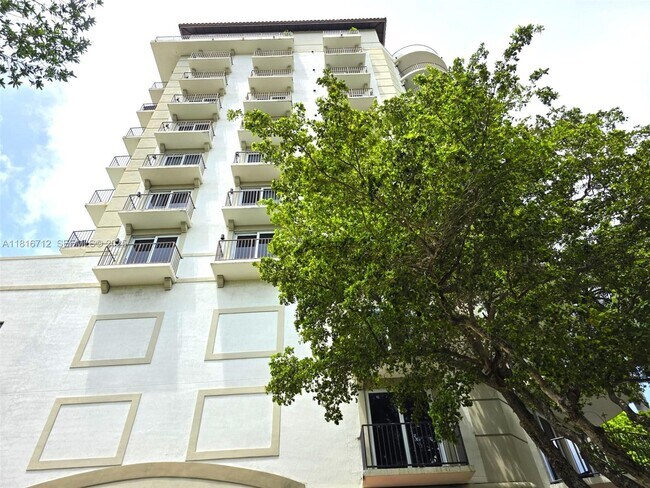 Building Photo - 2701 SW 3rd Ave