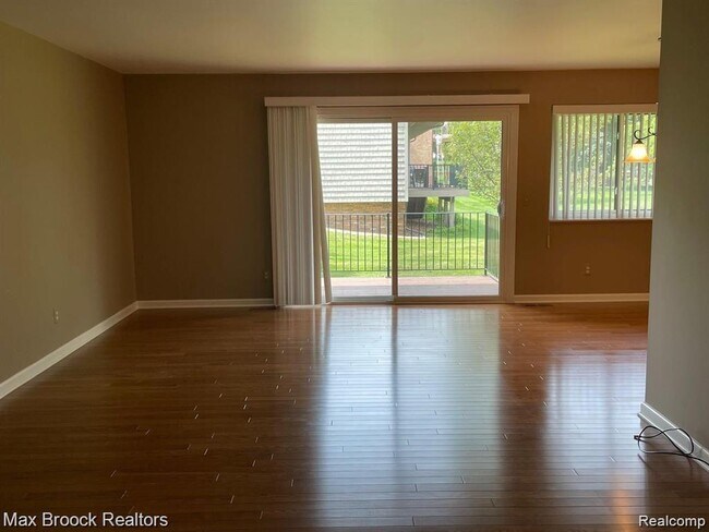 Building Photo - 4585 Laurel Club Cir