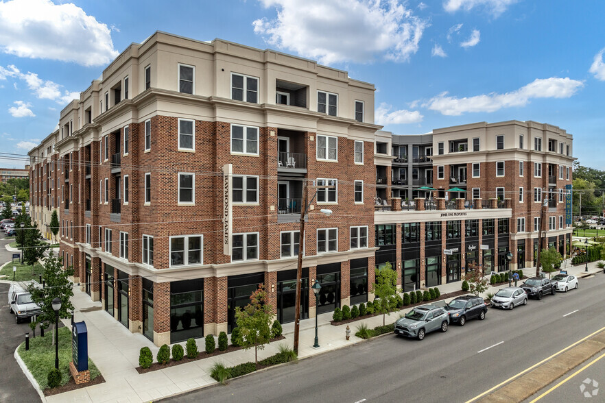 Primary Photo - The Crest at Westhampton Commons