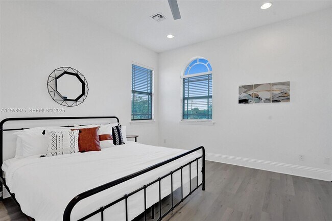 Building Photo - 1207 SW 21st St