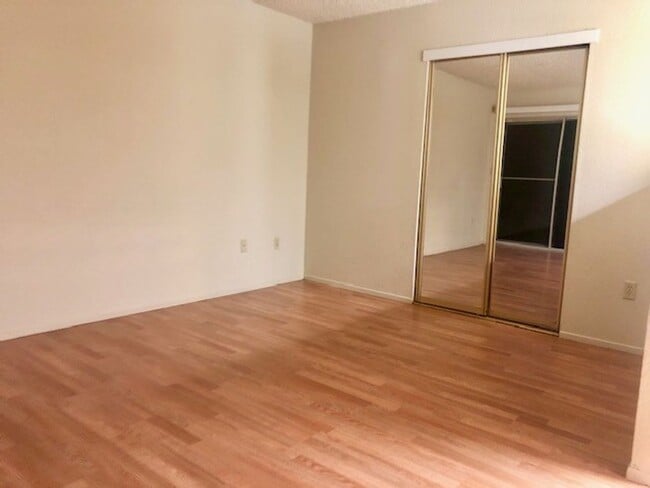 Building Photo - 7520 Carriage Dr