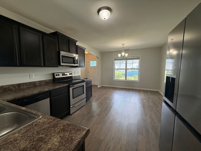 Building Photo - Absolutely Adorable!