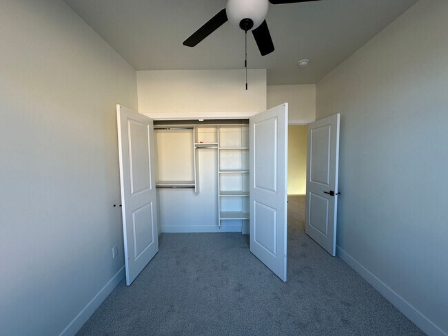 Building Photo - Brand New Townhome