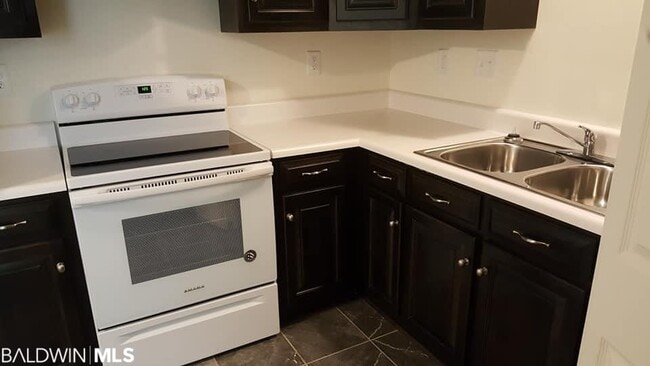 Building Photo - 12747 Westbrook Dr