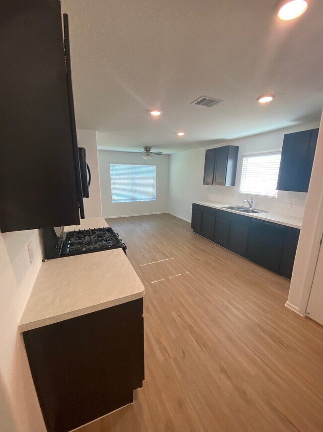 Building Photo - 3771 Solanum Dr