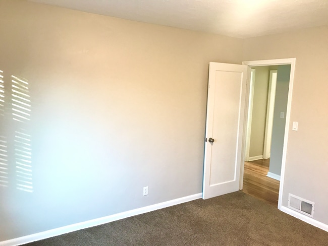 Building Photo - 1242 E Sherman Ave