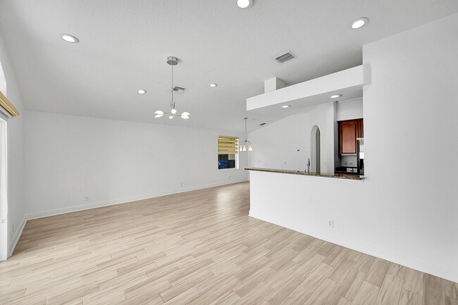 Building Photo - 248 Clocktower Dr