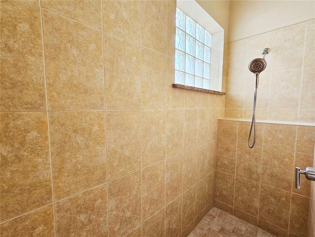 Building Photo - 10543 Woodchase Cir