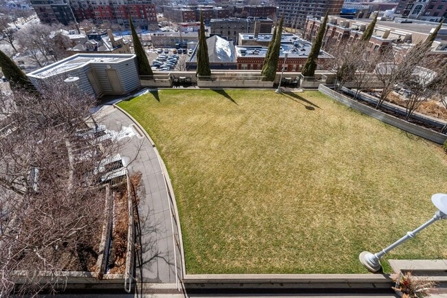 Building Photo - 929 Portland Ave