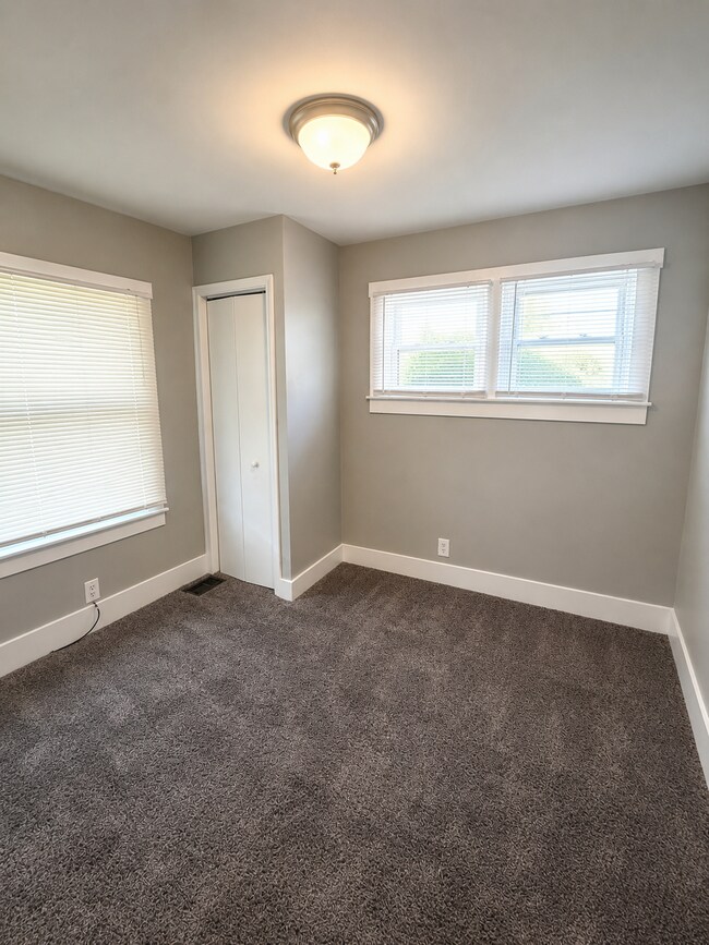 Building Photo - 1416 Sale Ave